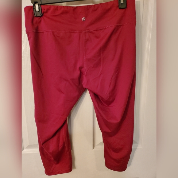 Women's workout capris - Picture 2 of 5